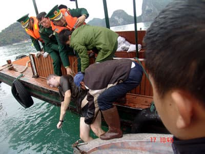 Chìm tàu du lịch ở Quảng Ninh