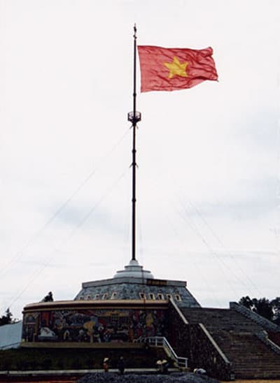 Đấu trí "bên lề" cầu Hiền Lương
