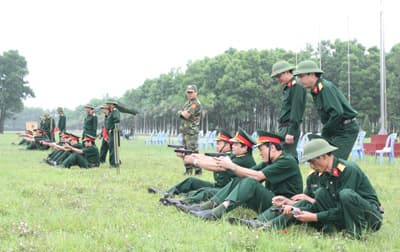 Học viện Quân y  tập huấn Điều lệnh và kiểm tra bắn súng ngắn K54 bài 5