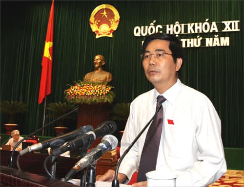 Bộ trưởng NN&PTNN Cao Đức Phát trả lời chất vấn