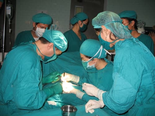 Xây dựng các bệnh viện thân thiện do y bác sĩ trẻ làm nòng cốt