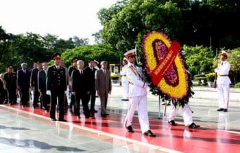 Lãnh đạo Đảng, Nhà nước tưởng niệm các anh hùng, liệt sĩ