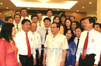 Tổng Bí thư Nông Đức Mạnh gặp mặt đại biểu Tập đoàn Dầu khí
