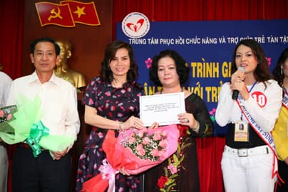 Hoa hậu quý bà Đẹp và thành đạt phía Nam : Trên 100 triệu đồng từ thiện