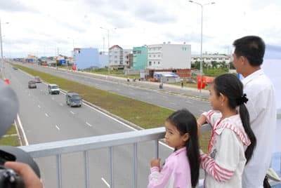 Sáng nay, TPHCM : Thông xe giai đoạn 1 Đại lộ Đông Tây