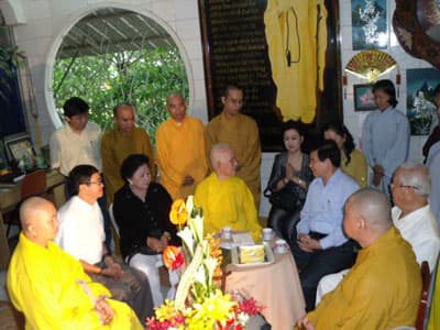 Chủ tịch nước thăm chùa Vạn Đức trong ngày Quốc khánh