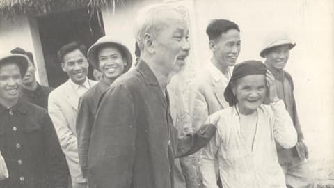 Ngắm kỷ vật, rưng rưng nhớ Bác