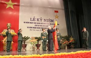 Báo Quân đội nhân dân đón nhận danh hiệu Anh hùng Lao động