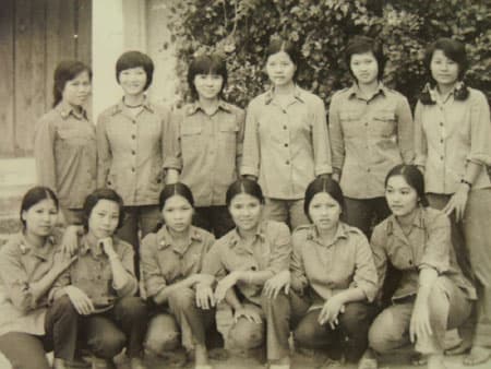 Thời thiếu nữ trong màu xanh quân phục