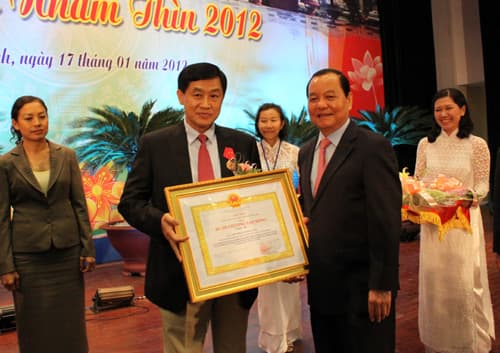 Hơn 700 kiều bào họp mặt mừng xuân Nhâm Thìn