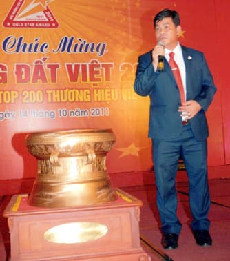 Đấu giá trống đồng vì người nghèo