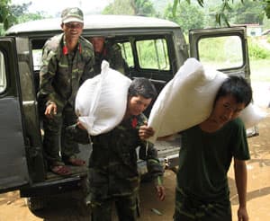 Ấm lòng người dân Đắc Rơ Nga