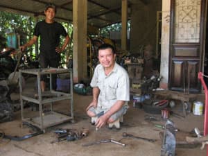 Tìm phế liệu chiến tranh, trở thành... phế nhân