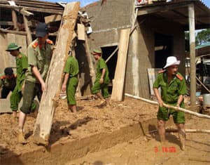 Đẩy mạnh thi đua, thiết thực học tập, thực hiện Di chúc của Bác Hồ