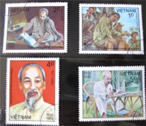 Nông dân Nguyễn Hữu Huệ say mê sưu tập tem về Bác Hồ