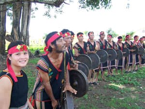 30 Thanh niên Xê-Đăng được truyền dạy đánh cồng chiêng