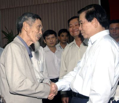 Nỗ lực hơn nữa chăm lo cho người dân