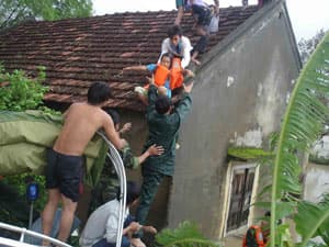 Cứu dân là nhiệm vụ hàng đầu