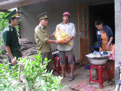 Cứu dân giữa đêm lũ xoáy