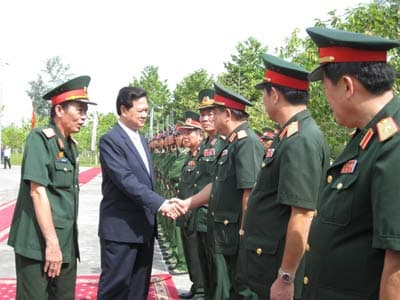 Thủ tướng Nguyễn Tấn Dũng thăm và làm việc tại Quân khu 9