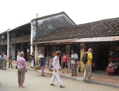 3,8 triệu lượt khách quốc tế đến Việt Nam năm 2009