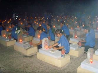 Thắp nến tri ân