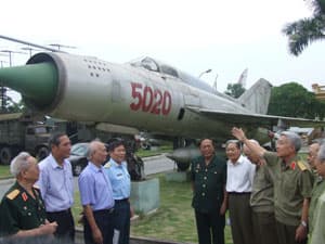 Bảo vệ vững chắc bầu trời Tổ quốc