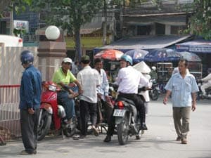 Bao giờ hết nạn “cò” vé ở ga Sài Gòn?