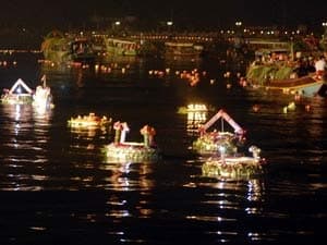 Đêm hội hoa đăng tri ân các anh hùng ở Bến Tre