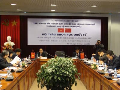 Các học giả cùng vun đắp tình hữu nghị