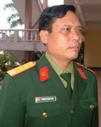Quản lí bộ đội còn nặng về hành chính