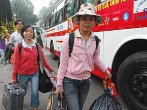Hỗ trợ vé xe miễn phí cho sinh viên về nhà ăn Tết