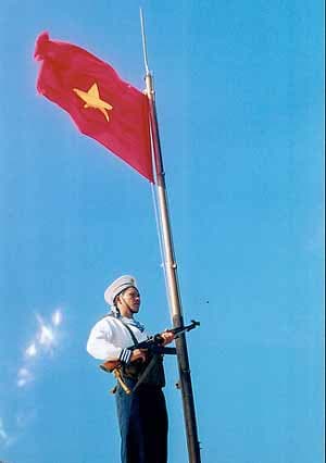 Quan tâm những người trực Tết