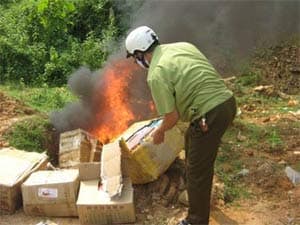 Tiêu hủy khối lượng lớn pháo nổ và hàng nhập lậu