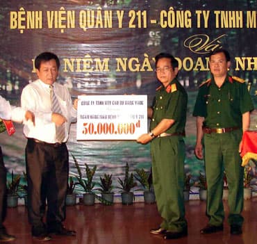 Bệnh viện Quân y 211 kết nghĩa với Công ty TNHH một thành viên cao su Mang Yang