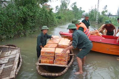 Nhiều hình thức quyên góp, ủng hộ đồng bào vùng lũ