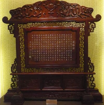 Trưng bày hơn 500 hiện vật, tư liệu, hình ảnh