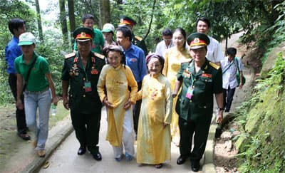Anh hùng hội tụ về Đất Tổ