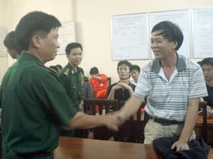 Việt Nam bàn giao 26 thuyền viên Trung Quốc bị nạn