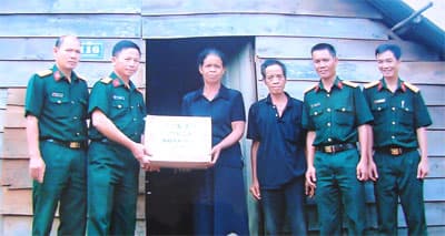 Mỗi buôn thêm một "già làng"