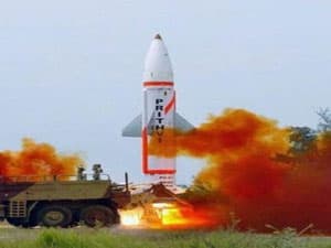 Ấn Độ phóng thử thành công hai tên lửa Prithvi-II