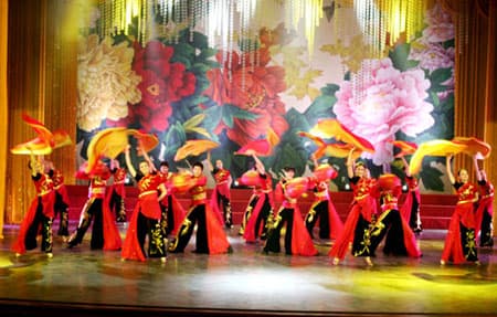 Biểu diễn nghệ thuật mừng Quân đội nhân dân Việt Nam
