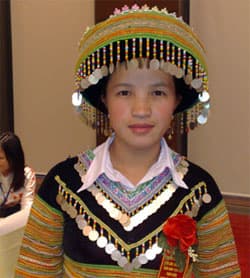Cô gái người Mông làm theo lời Bác