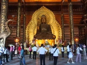Lộn xộn dịch vụ "chặt chém" tại chùa Bái Đính