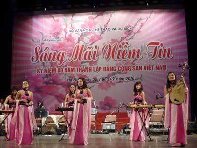 Biểu diễn nghệ thuật chào mừng 80 năm  Ngày thành lập Đảng