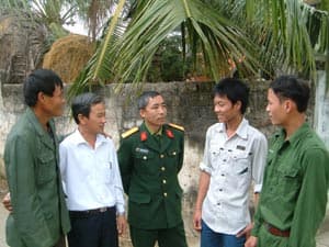 Lớp anh trước, lớp em sau...