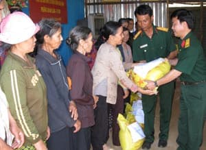 Các đơn vị quân đội trên địa bàn Tây Nguyên chung tay lo tết cho người nghèo