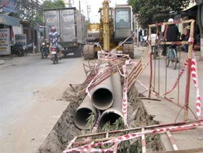 Tết đến, nhiều đường phố vẫn ngổn ngang