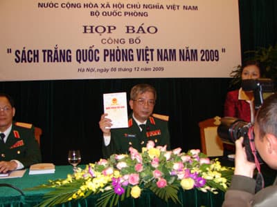 Họp báo công bố Sách trắng Quốc phòng Việt Nam 2009