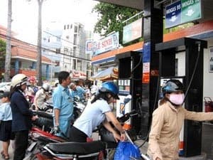 Công khai giá xăng, dầu để tránh tăng "bất chợt"